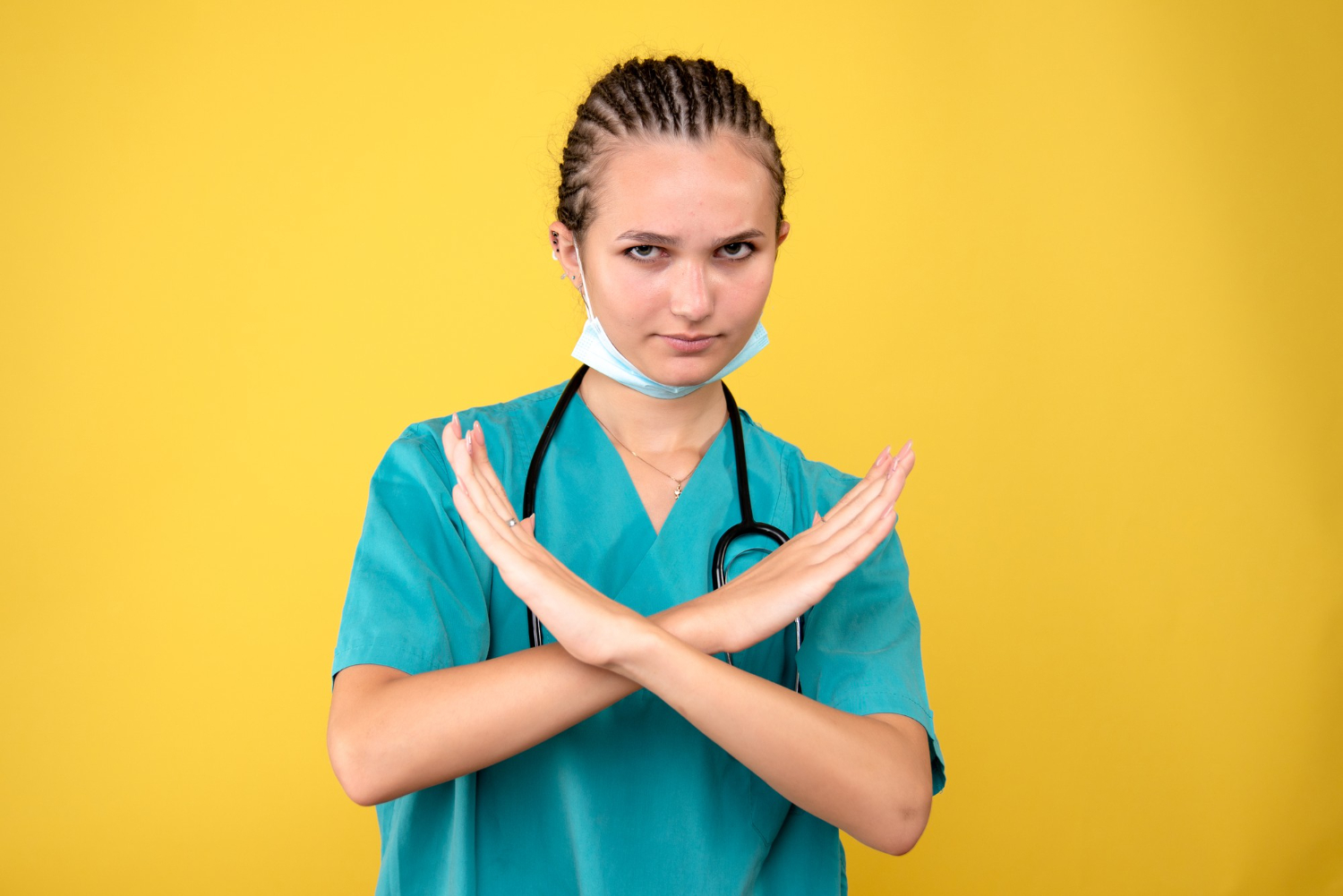 LA VIOLENZA CONTRO GLI OPERATORI SANITARI. COME DIFENDERCI (DAL PUNTO DI VISTA NORMATIVO E PRATICO)